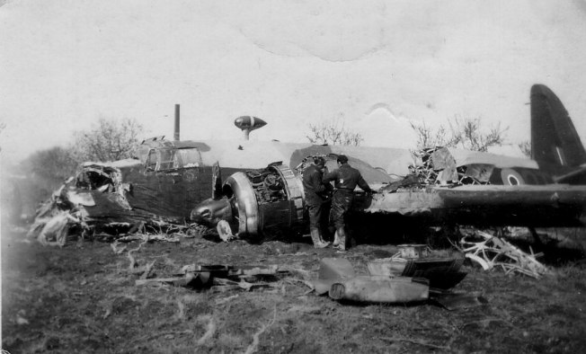 Vickers-Wellington-RAF-crashed-01